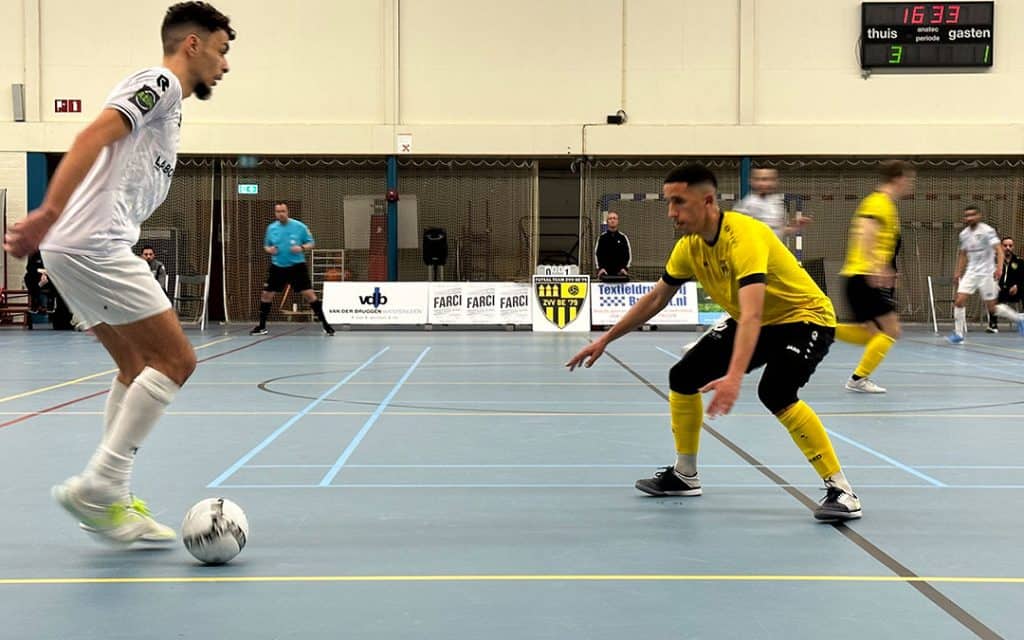 Actiemoment uit de wedstrijd tegen ZVV Kroeven