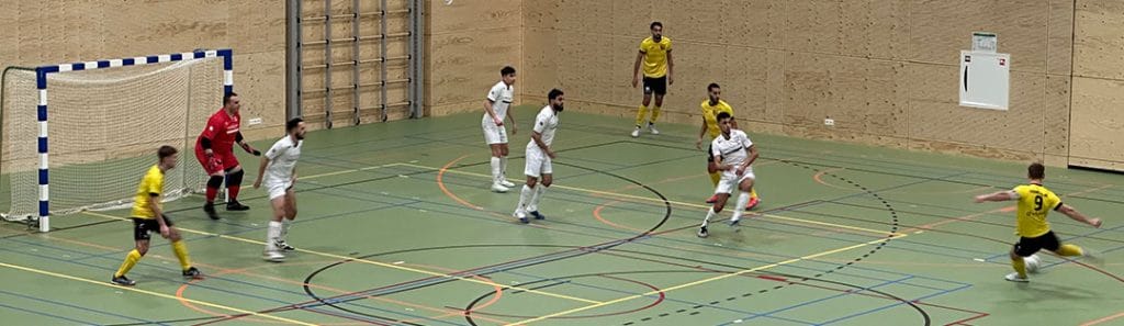 Spelmoment tijdens de wedstrijd tegen ZVV Kroeven