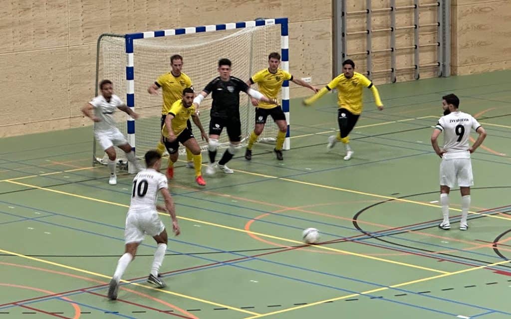 Aisam Zamahi scoort vanaf afstand